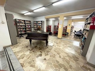 Negozio in Vendita a Napoli, 510'000€, 350 m²