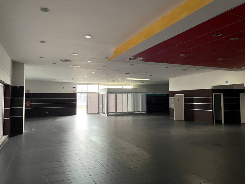 Immobile commerciale in Vendita a Voghera, 2'000'000€, 7122 m²