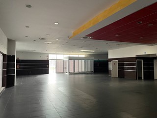 Immobile commerciale in Vendita a Voghera, 2'000'000€, 7122 m²