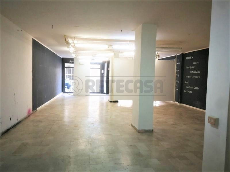 Immobile commerciale in Vendita a Caltanissetta, 95'000€, 133 m²