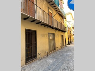 Immobile commerciale in Vendita a Caltanissetta, 55'000€, 77 m²