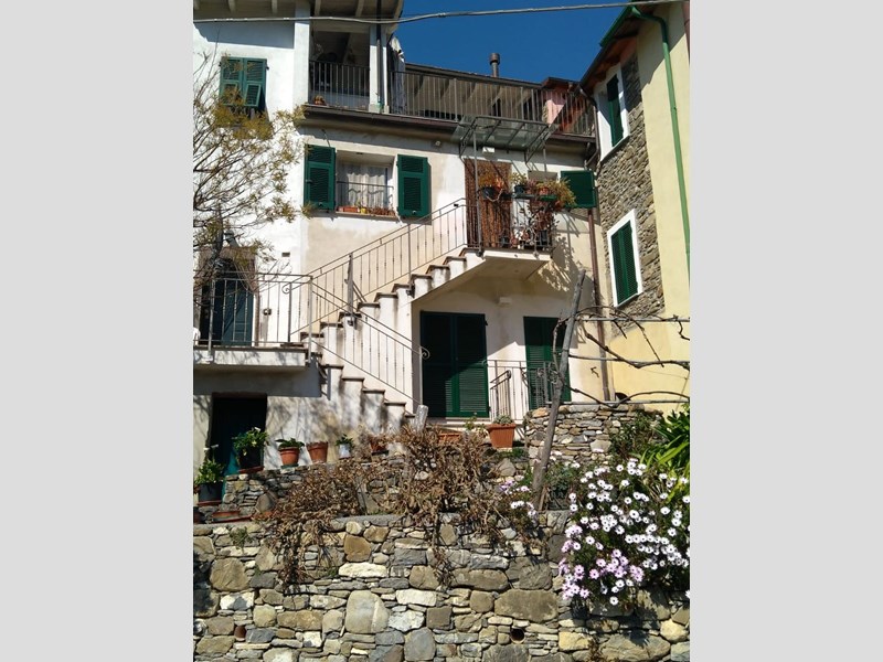 Casa Semi Indipendente in Vendita a Stellanello, zona Frazione Bossaneto, 165'000€, 160 m², arredato