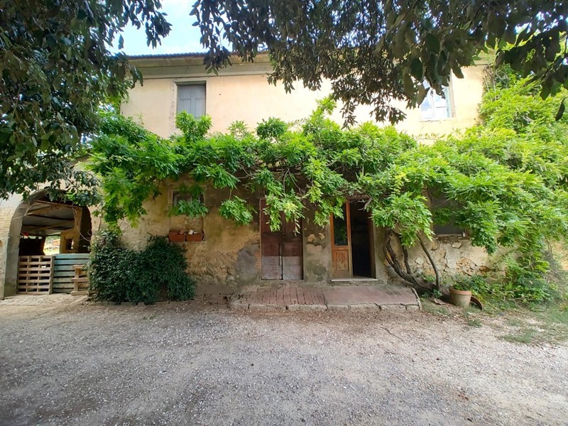 Casale in Vendita a Casciana Terme Lari, zona Lari, 500'000€, 315 m²