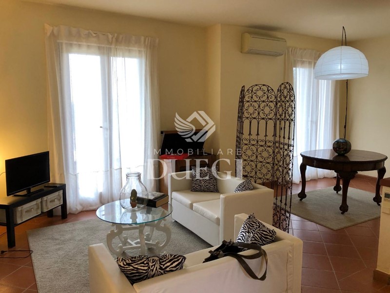 Villa bifamiliare in Vendita a Massarosa, zona Corsanico, 360'000€, 150 m², arredato