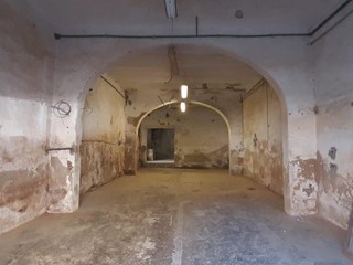 Immobile commerciale in Vendita a Cecina, 135'000€, 125 m²