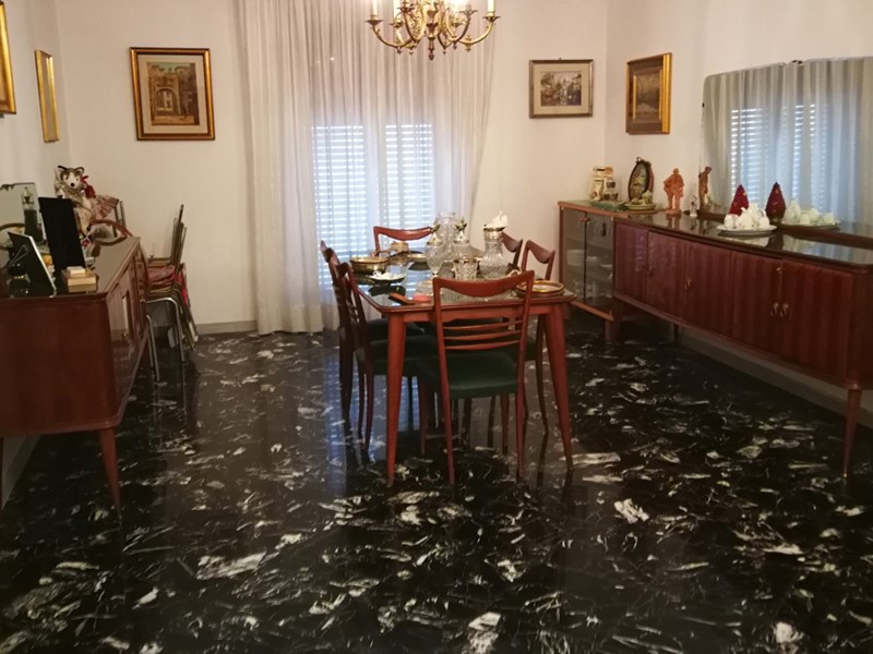 Ufficio in Affitto a Taranto, 800€, 160 m²