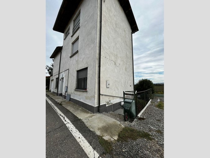 Casa Indipendente in Vendita a Zenevredo, 140'000€, 170 m²