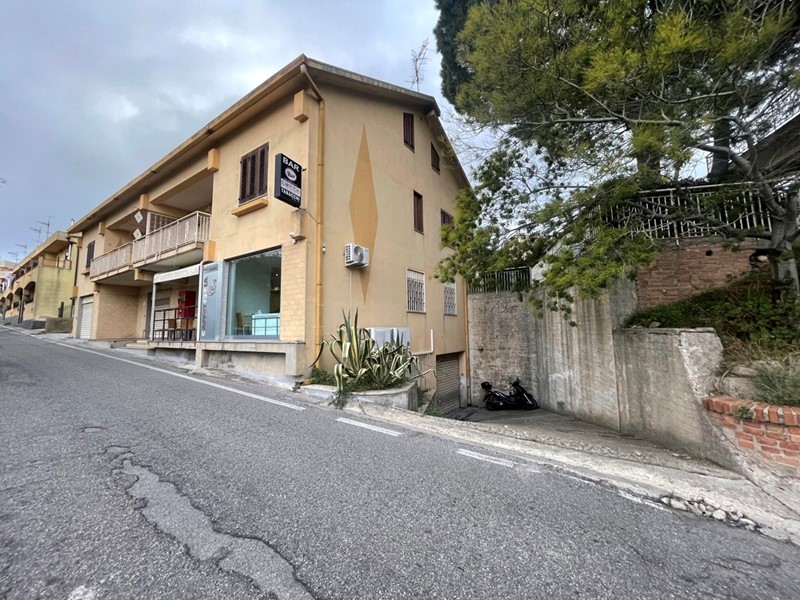 Magazzino in Vendita a Messina, 55'000€, 173 m²