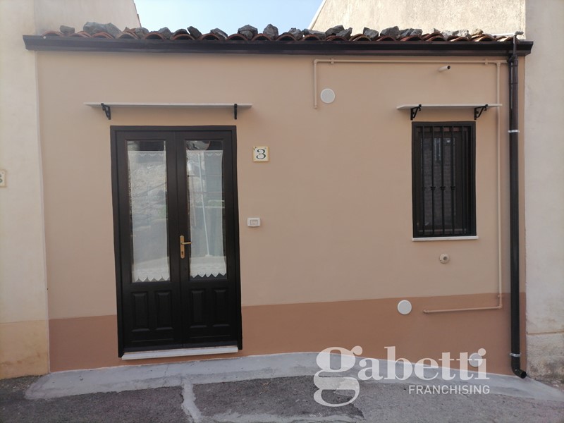 Casa Indipendente in Vendita a Gratteri, zona centro storico, 89'000€, 128 m²