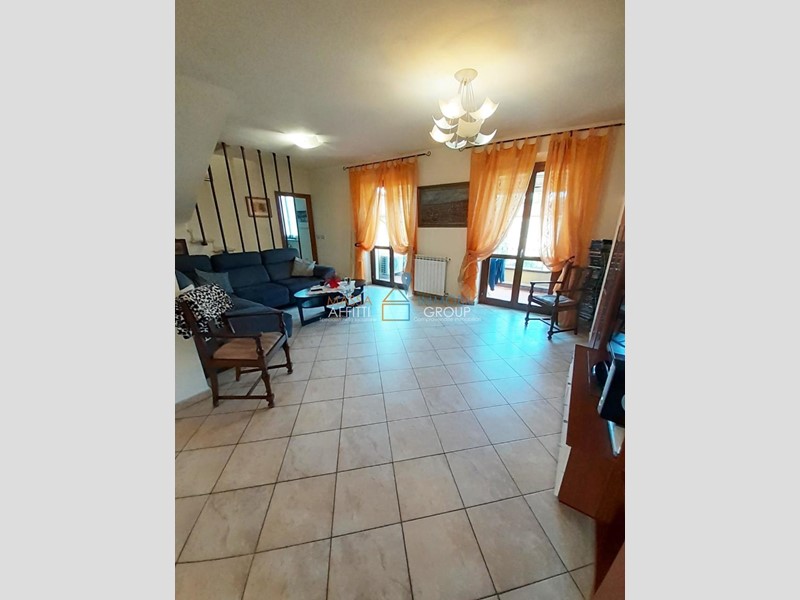 Casa Semi Indipendente in Vendita a Carrara, zona Avenza, 320'000€, 130 m²