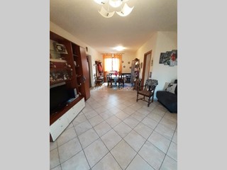 Casa Semi Indipendente in Vendita a Carrara, zona Avenza, 320'000€, 130 m²