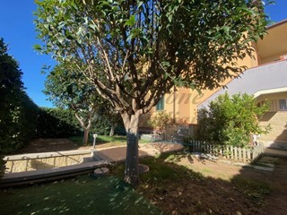 Trilocale in Vendita a Rosignano Marittimo, zona Rosignano Solvay, 220'000€, 75 m², con Box