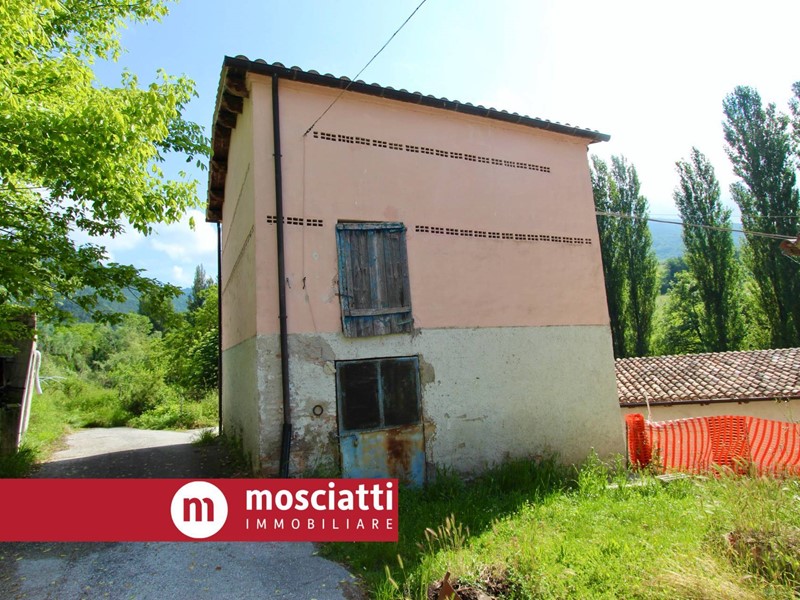 Magazzino in Vendita a Matelica, 25'000€, 57 m²