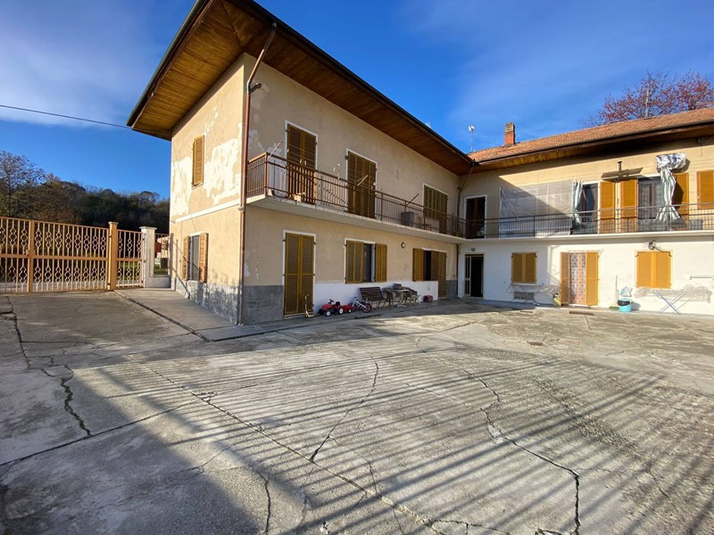 Casa Semi Indipendente in Vendita a Candia Canavese, zona Candia Canavese, 50'000€, 98 m²