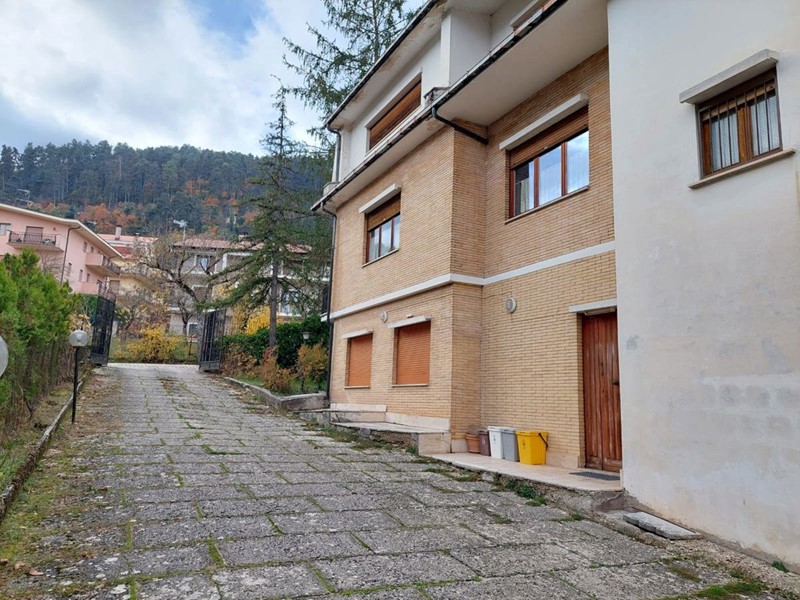 Quadrilocale in Vendita a Tagliacozzo, 48'000€, 69 m²