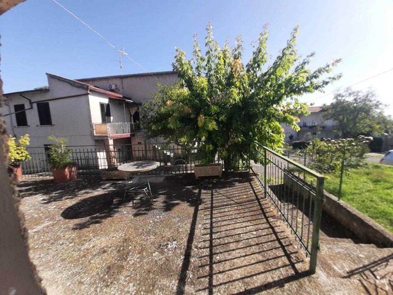 Casa Semi Indipendente in Vendita a Amelia, 52'000€, 150 m²