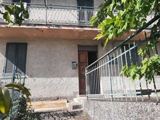Casa Semi Indipendente in Vendita a Amelia, 52'000€, 150 m²
