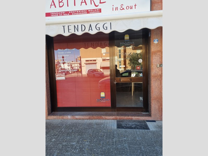 Immobile commerciale in Affitto a Calimera, zona centro, 400€, 75 m²