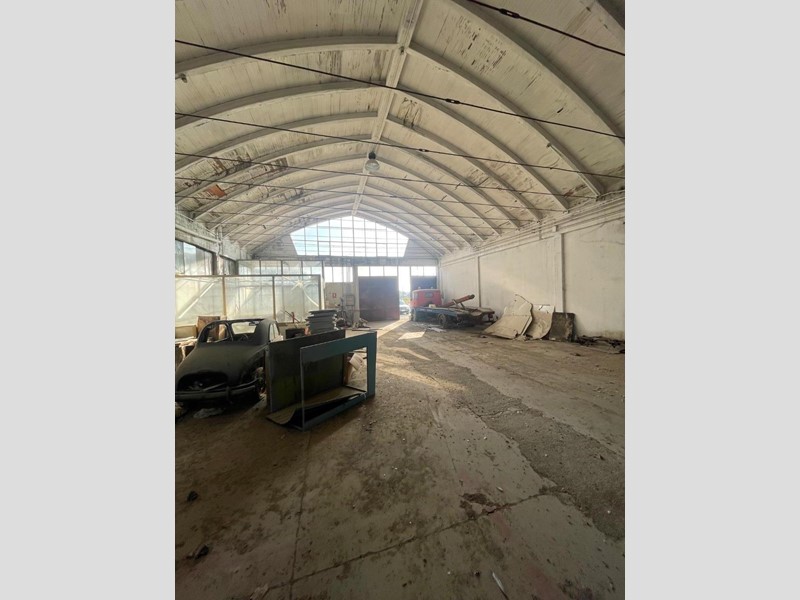 Capannone in Vendita a Marciano della Chiana, 500'000€, 2000 m²