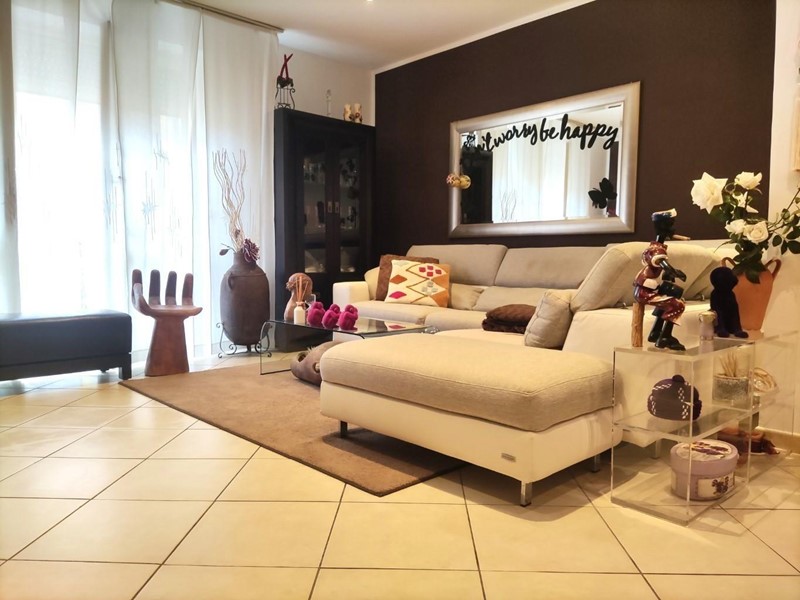 Appartamento in Vendita a Massa, 290'000€, 110 m², arredato, con Box