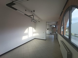 Ufficio in Affitto a Coreglia Antelminelli, zona Piano di Coreglia, 400€, 55 m²