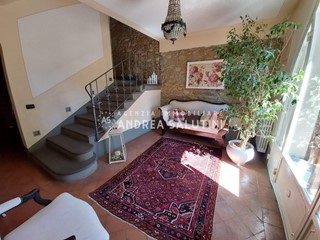 Casa Indipendente in Vendita a Buti, zona Cascine, 280'000€, 210 m², arredato, con Box