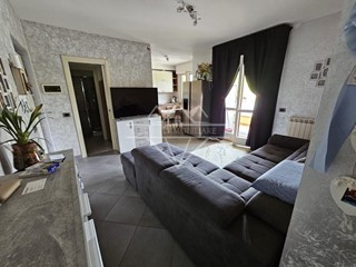 Quadrilocale in Vendita a Carrara, zona Nazzano, 240'000€, 85 m², arredato