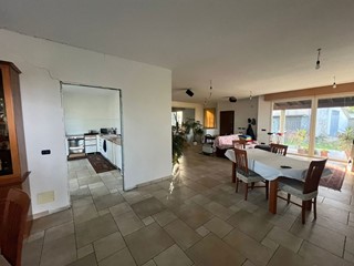 Villa in Vendita a Santa Maria della Versa, 335'000€, 260 m², arredato