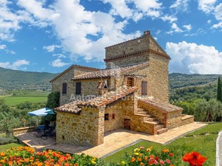 Casa Indipendente in Vendita a Passignano sul Trasimeno, 470'000€, 210 m², con Box