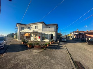 Appartamento in Vendita a San Giorgio di Nogaro, 329'000€, 498 m², arredato, con Box