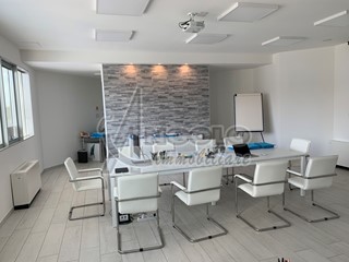 Ufficio in Affitto a Occhiobello, 490€, 100 m²