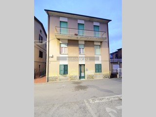 Casa Semi Indipendente in Vendita a Perugia, zona Ponte San Giovanni, 230'000€, 428 m², con Box