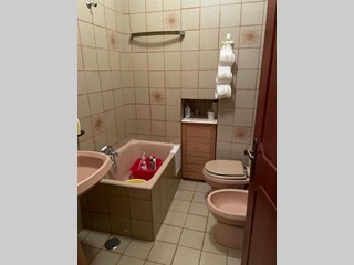 Casa Indipendente in Vendita a Carrara, zona Gragnana, 90'000€, 160 m², arredato