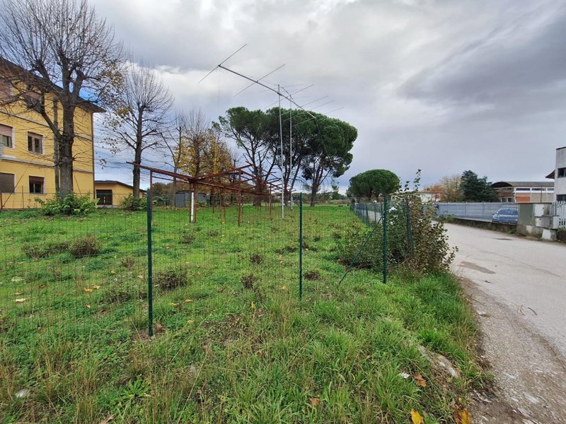 Terreno industriale in Vendita a Porcari, zona Rughi, 80'000€, 990 m²