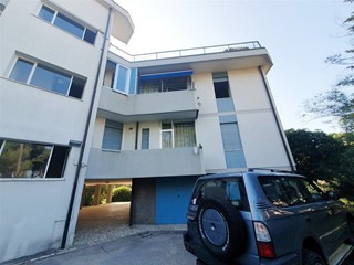 Appartamento in Vendita a Massa, zona Marina di Massa, 375'000€, 150 m², arredato, con Box