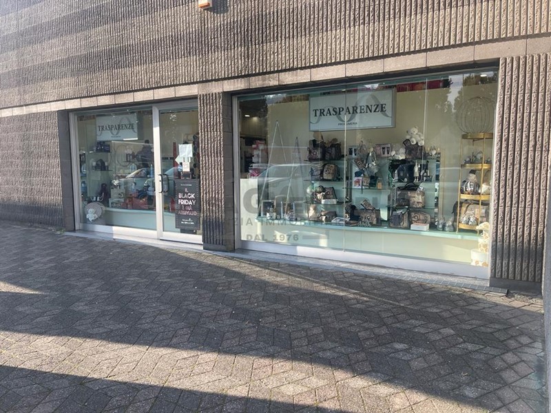 Immobile commerciale in Vendita a Mozzo, 175'000€, 102 m²