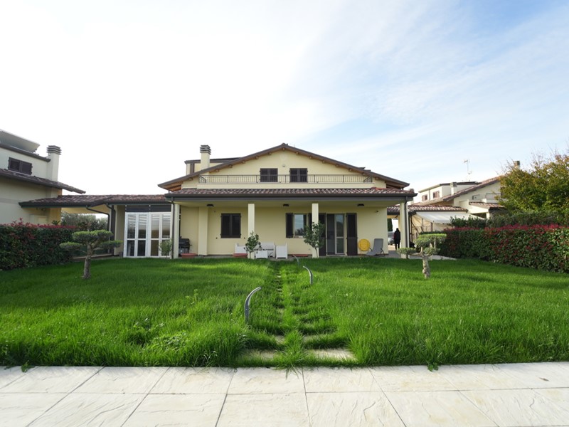 Casa Indipendente in Vendita a Rimini, zona RIMINI NORD, 950'000€, 299 m²