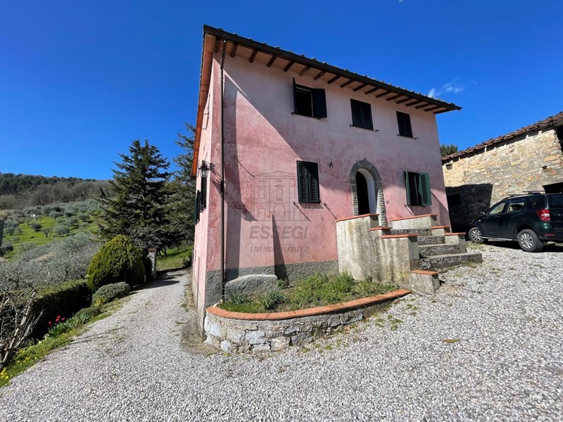 Casale in Vendita a Lucca, zona Nord, 740'000€, 180 m²