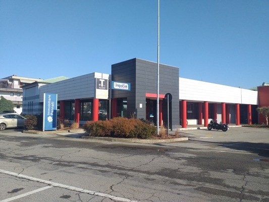 Immobile commerciale in Affitto a Medolago, 8'500€, 856 m²