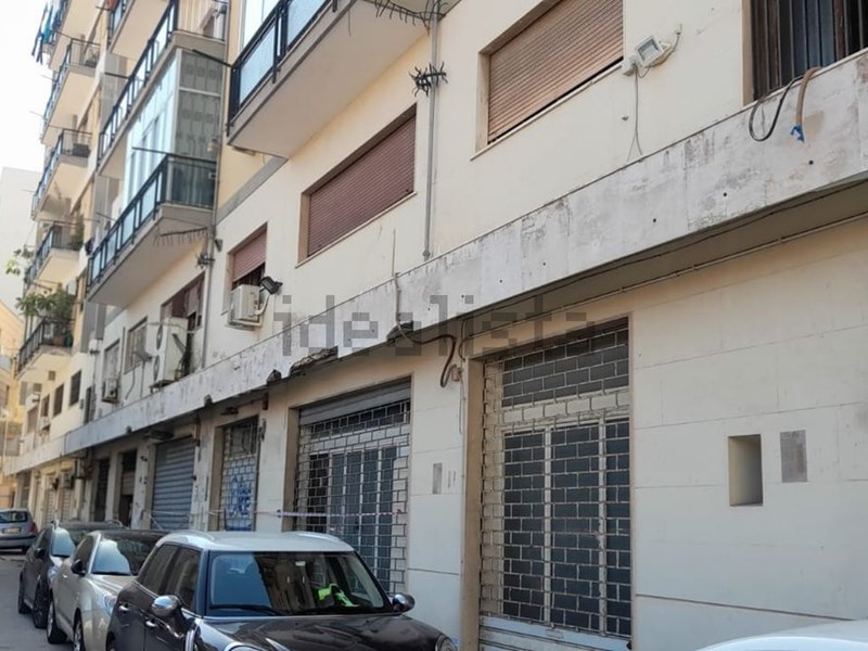 Magazzino in Vendita a Palermo, zona Via Francesco Crispi, 70'000€, 53 m²