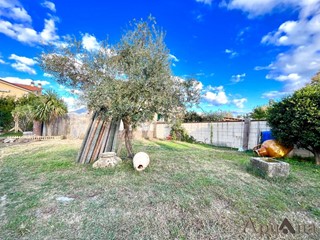 Casa Semi Indipendente in Vendita a Massa, 348'000€, 155 m²