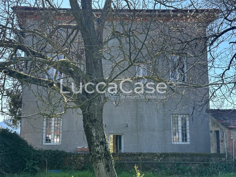 Villa in Vendita a Capannori, zona Pieve San Paolo, 580'000€, 300 m², con Box