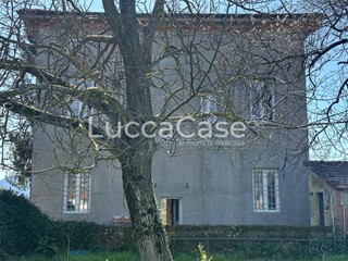 Villa in Vendita a Capannori, zona Pieve San Paolo, 580'000€, 300 m², con Box