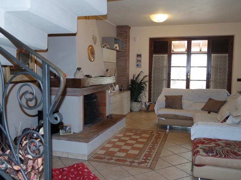 Casa Semi Indipendente in Vendita a Luni, 500'000€, 160 m², con Box