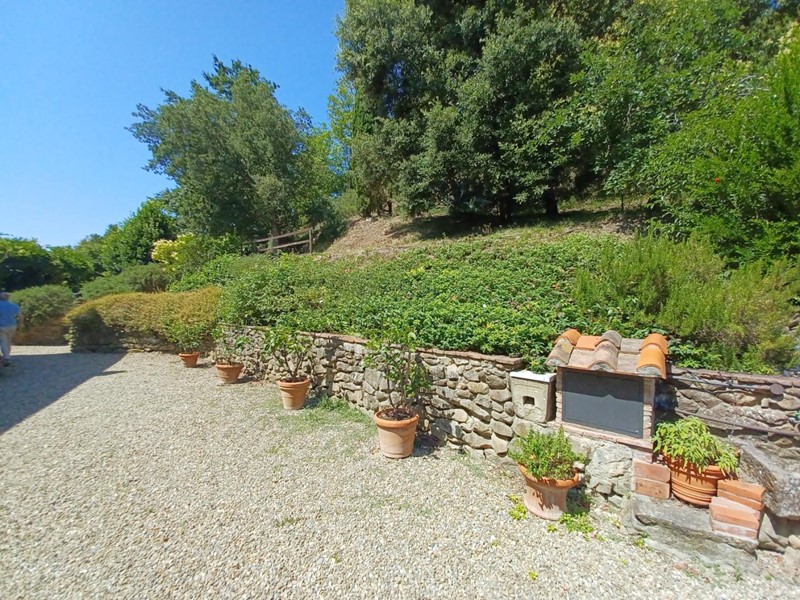 Casale in Vendita a Capraia e Limite, 840'000€, 220 m²