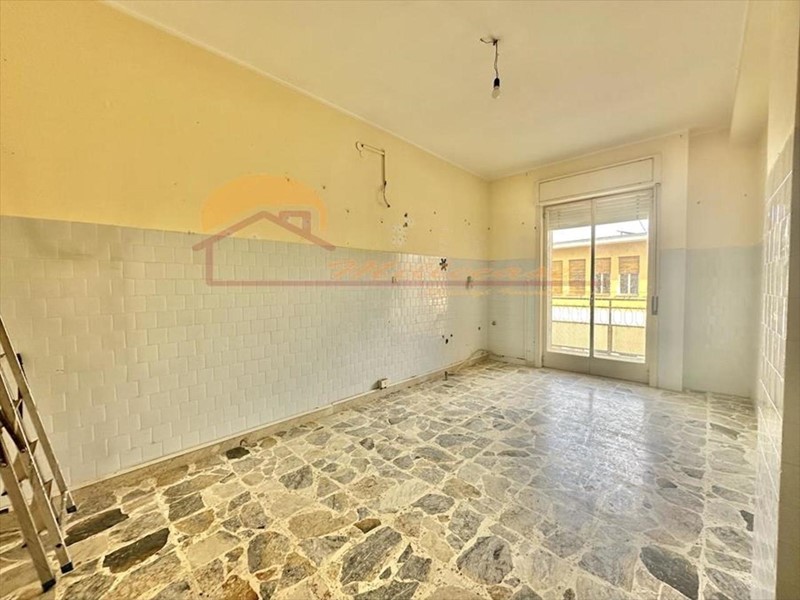 Trilocale in Vendita a Siracusa, zona Teocrito/San Giovanni, 75'000&euro;, 100 m²
