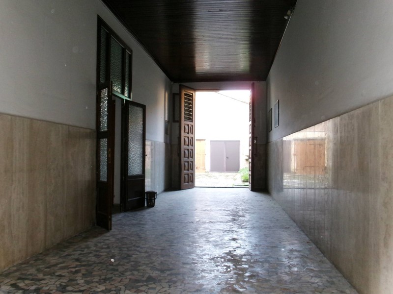 Casa Indipendente in Vendita a Ferrara, zona Entro Mura, 395'000€, 330 m²