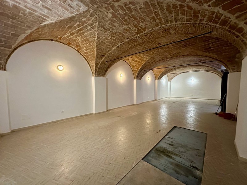 Box in Vendita a L'Aquila, zona Centro storico, 160'000€, 108 m²