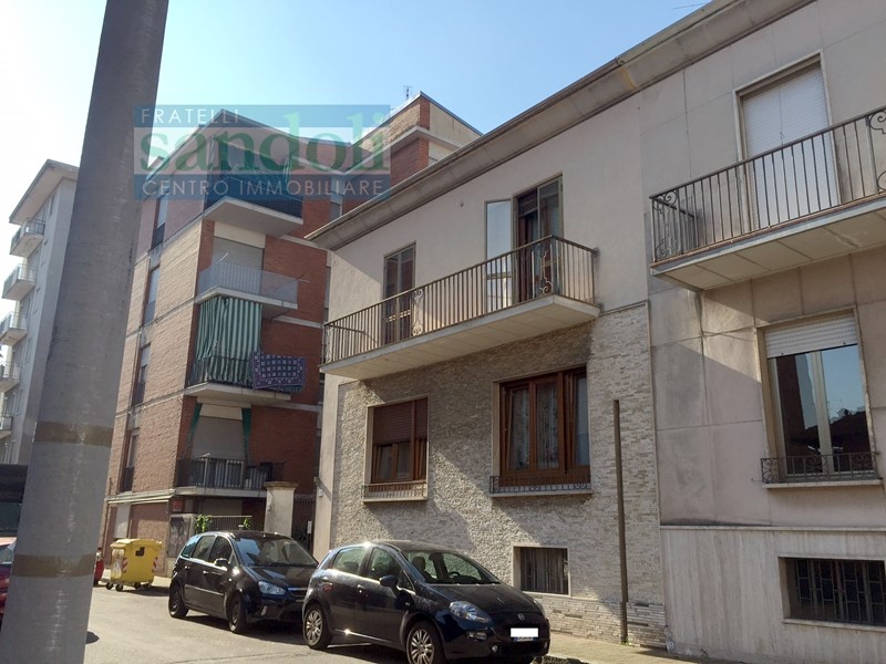 Casa Indipendente in Vendita a Vercelli, zona Porta Torino, 190'000€, 180 m²