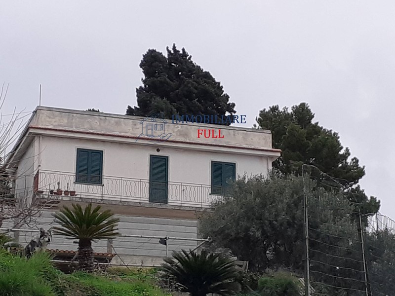 Casa Indipendente in Vendita a Messina, zona Nord, 85'000€, 250 m²